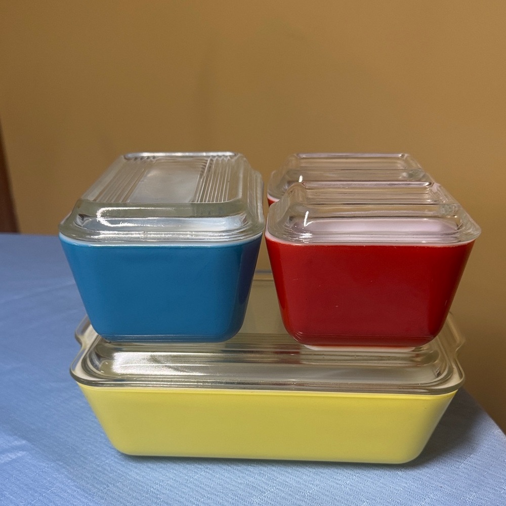 Pyrex Primary colors refrigerator dishes set 2-501 502 & 503 with lids